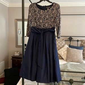 Tea length navy and gold evening dress. Jessica Howard. Size 6.